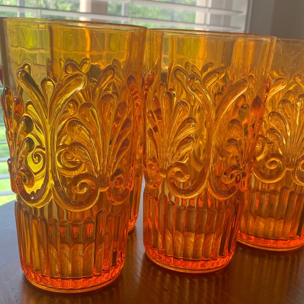 Set of 6 Embossed Amber Orange Plastic Tumbler Cups. 20 ounces size